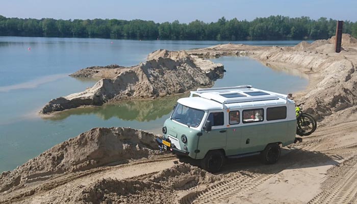 Bunkhanka bus verbouwd tot camper